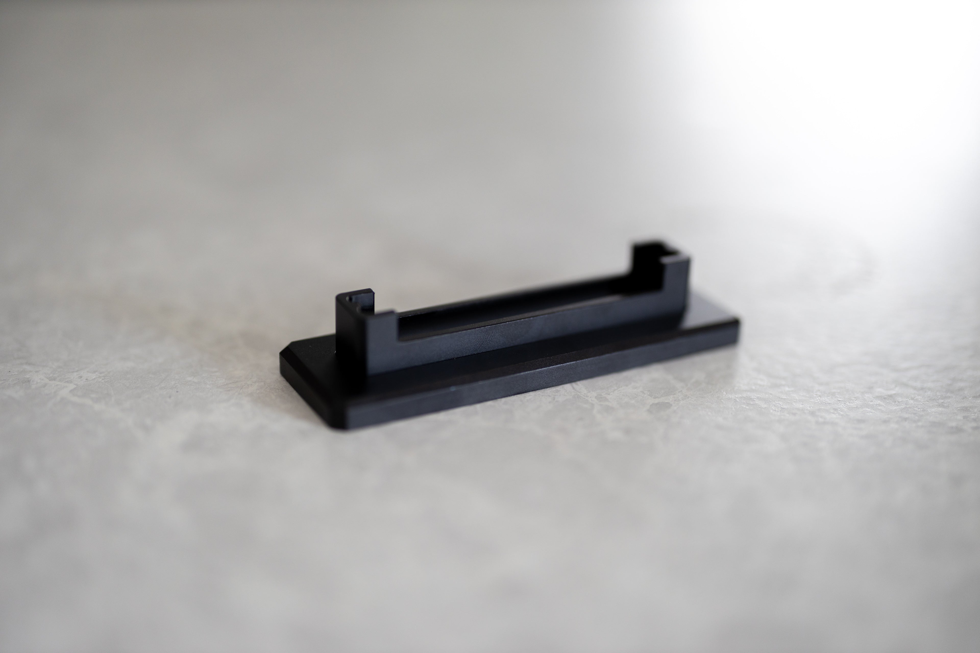 Q-Stand 2pc Metal Slab Stand